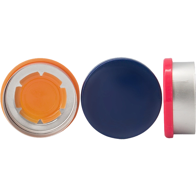 Capuchon en aluminium et plastique détachable.