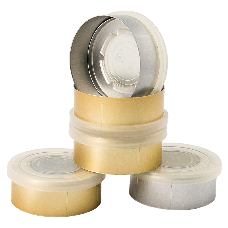 Capuchon en aluminium et plastique détachable.